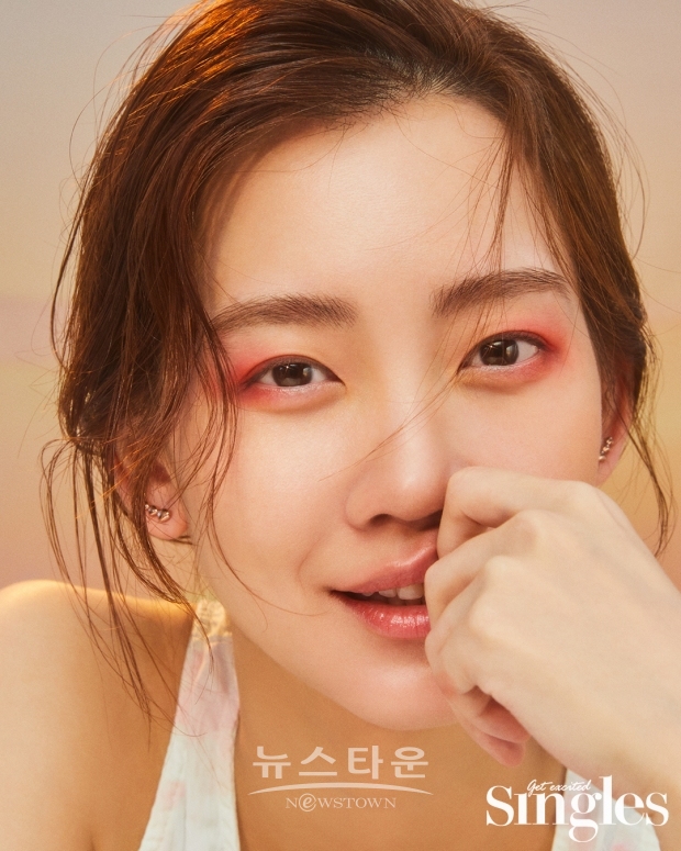 [싱글즈7월호]배우 신현빈