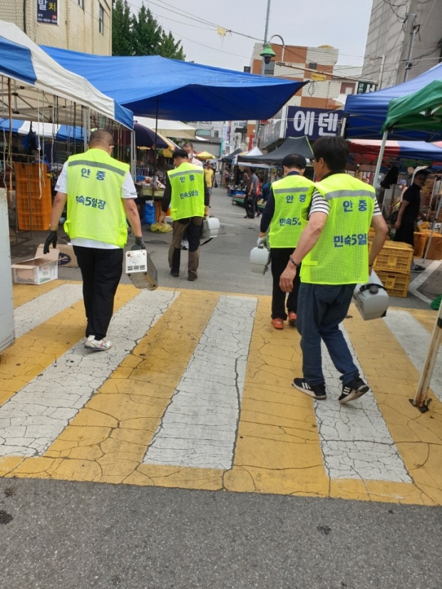 평택 안중 전통시장 코로나 대비 지속적 방역활동