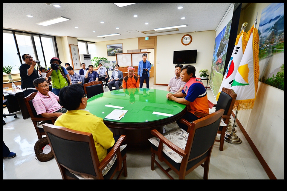 인제군. 읍민들 축사신축반대 집회