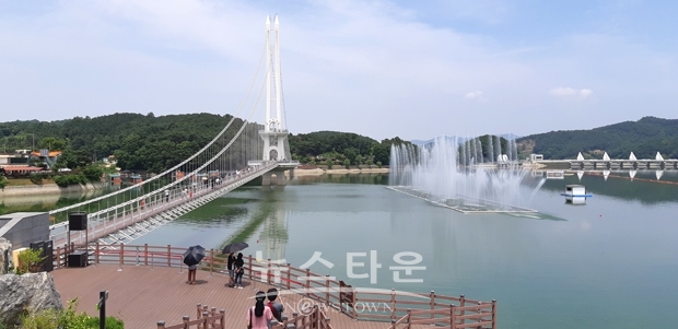 예당호 출렁다리음악분수