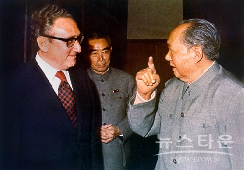 1971년 미국의 헨리 키신저 국무장관, 비밀리에 중국 방문, / 사진 : 위키피디아
