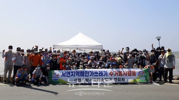 해안가 부유물 제거작업