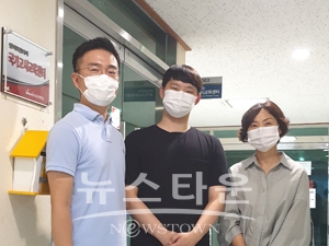 ‘제55회 공인회계사시험’에서 세무회계전공 졸업생 이호영씨(사진/중앙)가 최종합격했다.