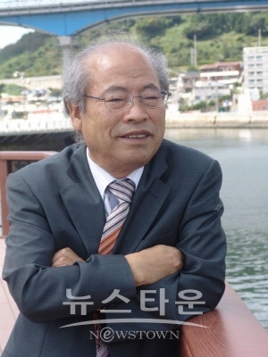 강희근 시인