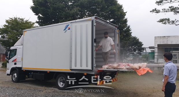 청양군은 냉동탑차로 포획된 야생동물 사체를 수거하여 랜더링 시설을 갖춘 업체에 사후처리를 하는 새로운 기법을 도입했다.