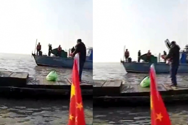 지난 5월 압록강에서 대치 중인 중국인과 북한 경비대. 중국 동영상 공유 사이트