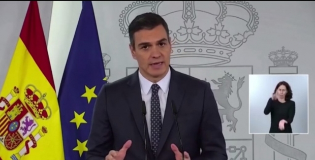 스페인 총리, 스페인이 신종 코로나 대책으로 비상사태를 선포한 것은 이번이 두 번째다. 외출 금지는 오후 11시부터 다음날 오전 6시로 각 자치주의 판단으로 시작과 종료 시간을 각각 1시간 늦출 수 있다.(사진 : 유튜브 캡처)