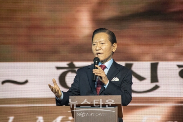 박미자 패션쇼 ‘패션 모델로 날개를 달다’(김한장 기자)
