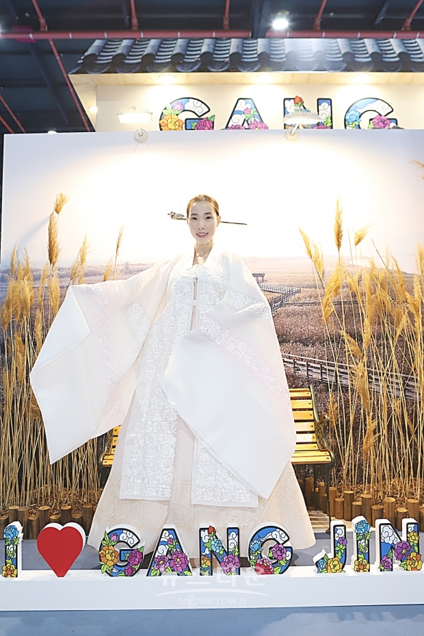▲ ‘2020 서울국제관광박람회 ’ 관광홍보 사절로 참여한 한빛단 김민경 회장 / 양용은 기자 taeji1368@naver.com