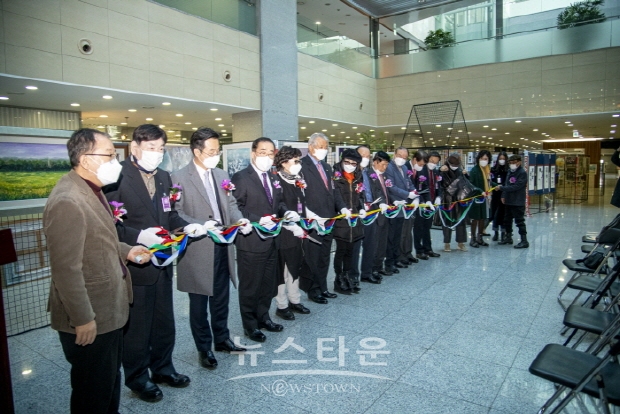 대한미협, 안중근의사 하얼빈의거 제111주년 기념 ‘국회 유명작가 초대전’(김한정 기자)