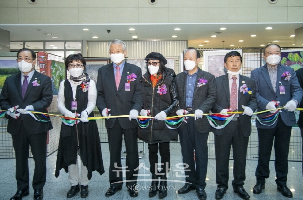 대한미협, 안중근의사 하얼빈의거 제111주년 기념 ‘국회 유명작가 초대전’(김한정 기자)