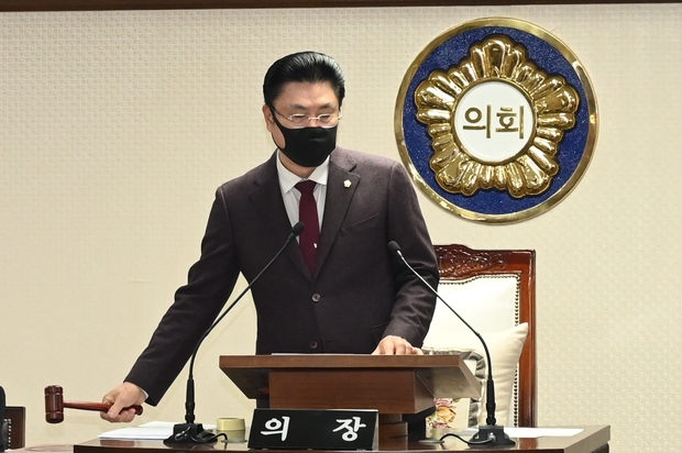 의결하는 김연수 의장
