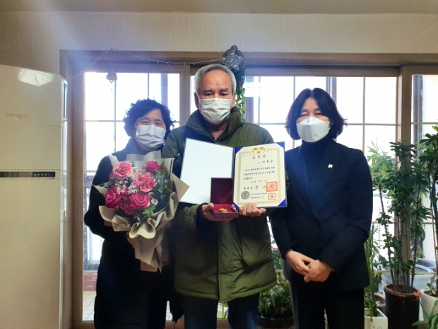 故 이철상 지사의 유족에게 독립유공자 대통령 표창