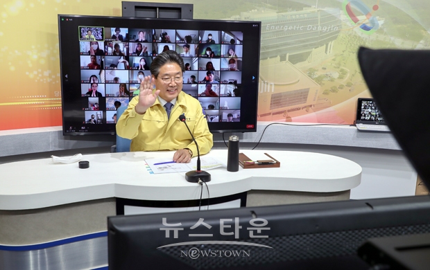 제15회 인문주간 행사에서 김홍장 시장의 온라인 강연