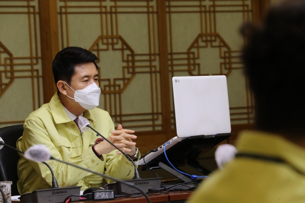 이강덕 포항시장이 19일 전국원전동맹 2021년 제1차 임시회 영상회의에 참여하고 있다.