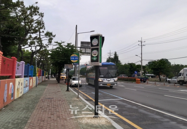 정촌초등학교 앞에 설치되어 있는 미세먼지 신호등