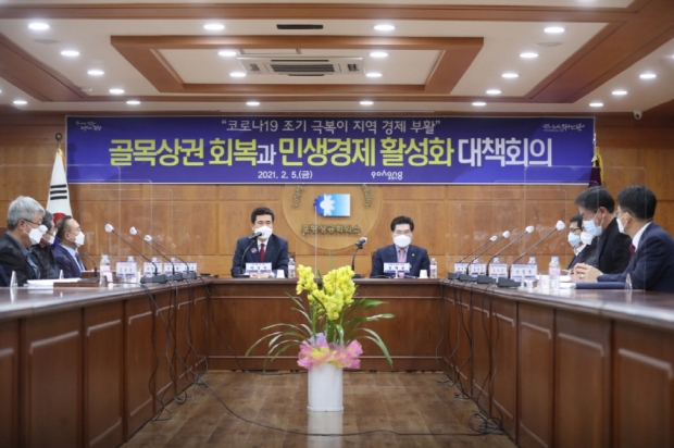 정면 왼쪽부터 이강덕 포항시장, 정해종 포항시의회 의장