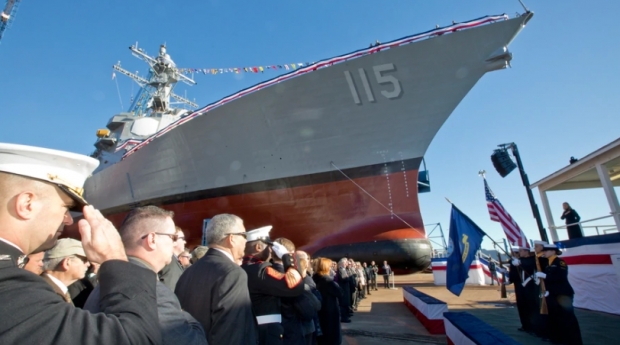 미 7함대는 4일 최신예 이지스 구축함인 라파엘 페랄타호를 일본에 전진배치했다고 발표했다. 2015년 10월 31일 메인주 배스 조선소에서 거행한 진수식 행사. 미 국방부 사진