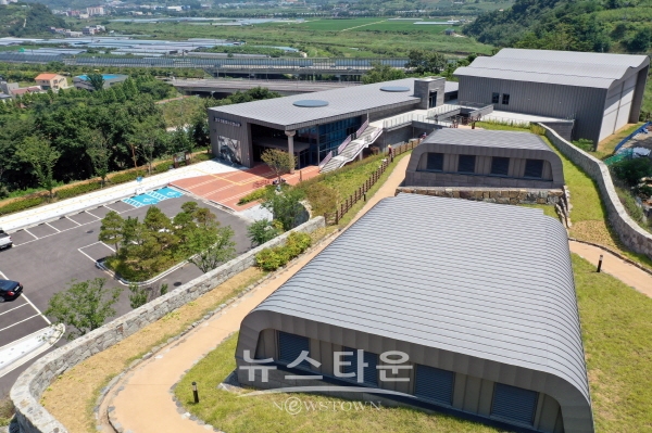 진주익룡발자국전시관
