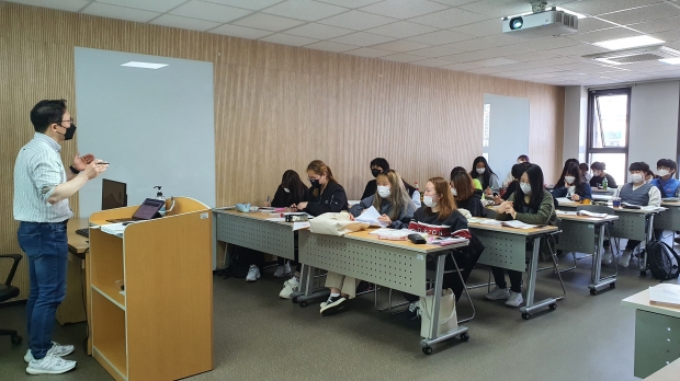 반려동물 보건과 수업장면