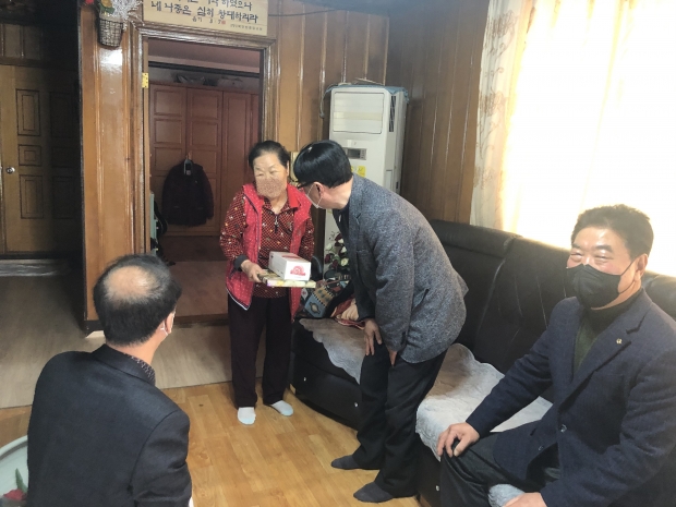 청천1동 지역사회보장협, ‘홀몸노인 가정 생신축하’ 진행