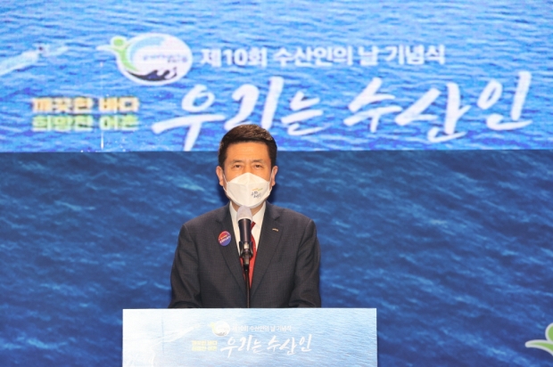 이강덕 포항시장이 환영사를 하고 있다