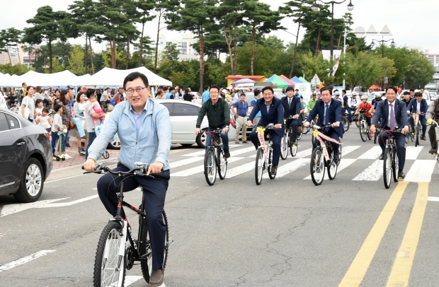 지난 2018년 9월 황성공원  타임캡슐공원에서 경주시가 후원하고 경주청년회의소가 주최한 ‘제24회 범시민자전거타기축제’ 모습.