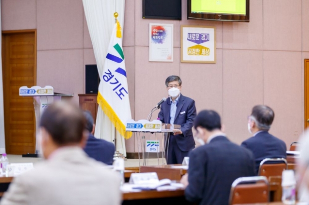1일 오전 경기도청에서 시민감사관 16명이 참석한 가운데 '제1차 부동산 투기 자체감사 결과'를 보고하고 있다. / 사진제공=경기도청