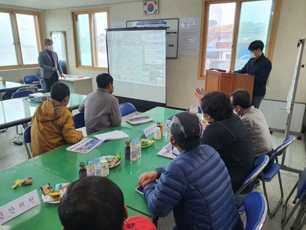 경주시는 지난 2일 척사항 어촌뉴딜 300사업의 본격적인 추진을 위한 기본계획 수립 착수보고회를 개최했다