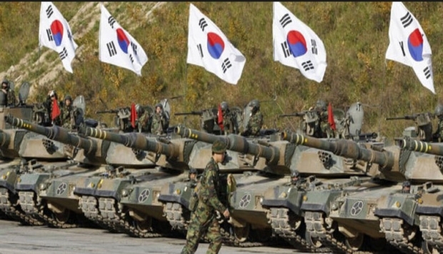 20년 전 일본의 3분의 1 정도 예산 규모였던 한국의 국방비는 앞으로도 일본을 웃도는 속도로 증액될 전망이며, 국방부는 늦어도 2026년에 역전할 수 있다고 추계하고 있다.(사진 : 유튜브)