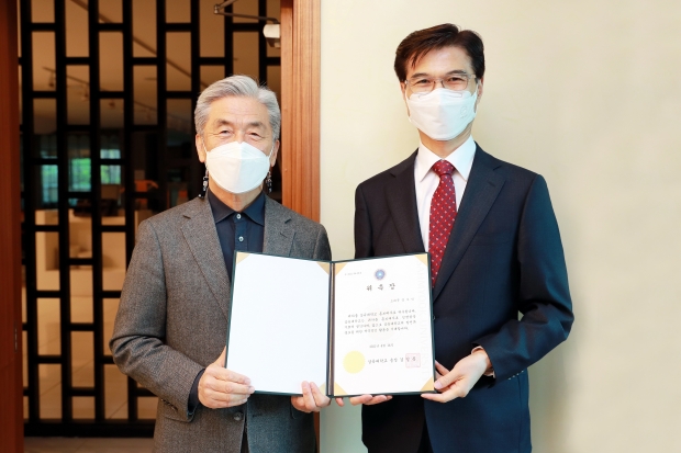 왼쪽부터 소리꾼 장사익 선생, 삼육대 김일목 총장