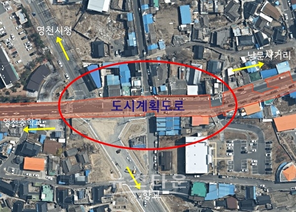 붉은선 내 도시계획도로, 영천시 A사무관과 영천시의회 B의원은 도로를 가운데 두고 서로 마주보고있는 땅을 매입 한 후 도시계획도로에 에 편입되면서 영천시로 부터 보상을 받았다.