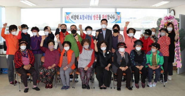 어촌계에 모인 어업인들과 허심탄회한 대화의 자리를 가졌다