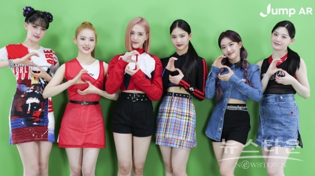 SKT 점프 스튜디오에서 볼류메트릭 캡쳐 촬영을 진행하는 그룹 ‘스테이씨’ 멤버들(사진 " SK텔레콤)