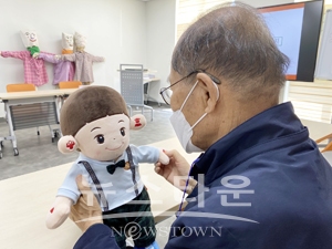 ‘AI 돌봄 인지 인형’ 효돌이 서비스