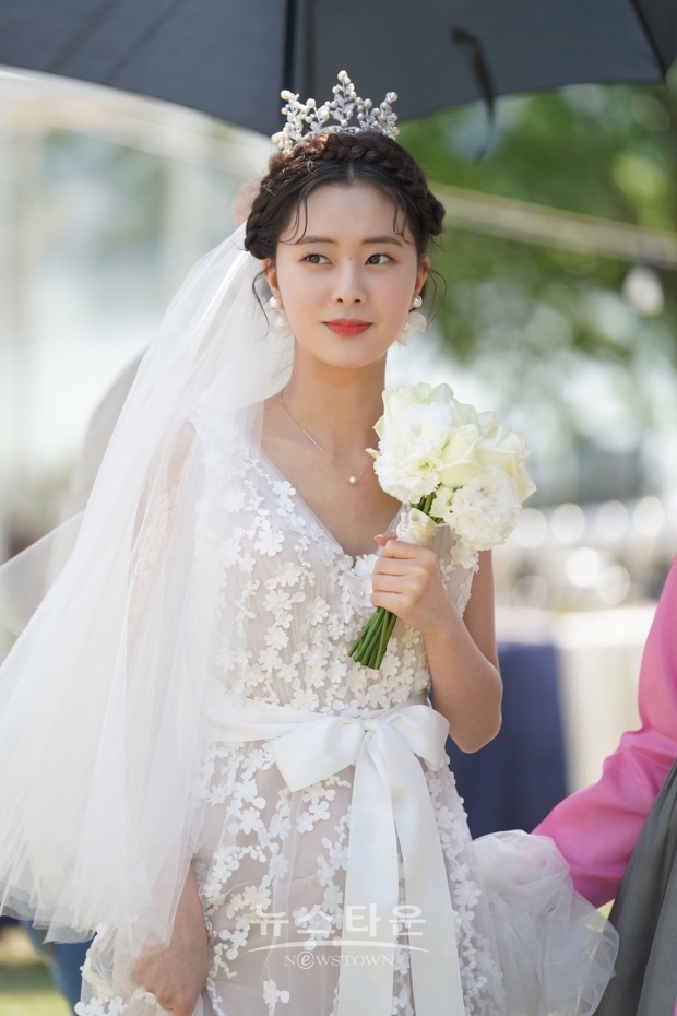 ‘속아도 꿈결’ 김인이, 러블리한 웨딩드레스 자태...매력 한도 초과