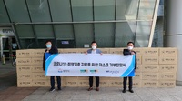 (주)위머스트엠과 현대리바트 사업본부 관계자가 성남 시청광장에서 방역 마스크 20만장 기부 전달행사