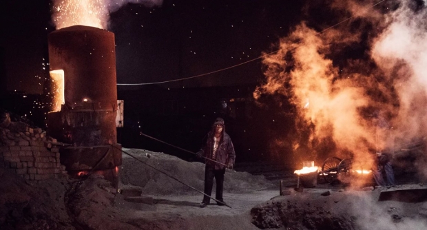 기업규모별로는 명암이 엇갈렸다. 대기업과 중견기업은 모두 개선, 고비의 50도 웃돈다. 대조적으로 영세업체는 지난 4월부터 2%p 하락한 48.8로 나타났다. 주요 원자재 매입 가격을 나타내는 지수가 상승하면서 영세업체들은 가격상승의 부담으로 시달리고 있다. (사진 : 유튜브 캡처)
