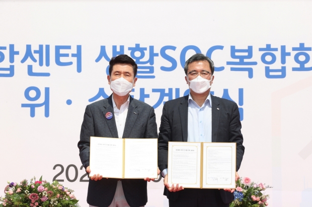 (왼쪽부터) 이강덕 포항시장, 문성유 캠코 사장