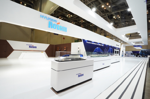 부산 벡스코에서 열린 2021 부산국제철도기술산업전에 마련된 현대로템 전시관 전경