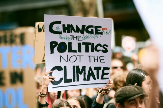이제는 부국과 가난한 나라들 모두 재생 에너지와 기타 ‘기후 스마트 관행(climate-smart practices)’을 위해 화석 연료를 그만 두는 것이 시급하다. (사진 : 애틀랜틱 카운슬 홈페이지 캡처)