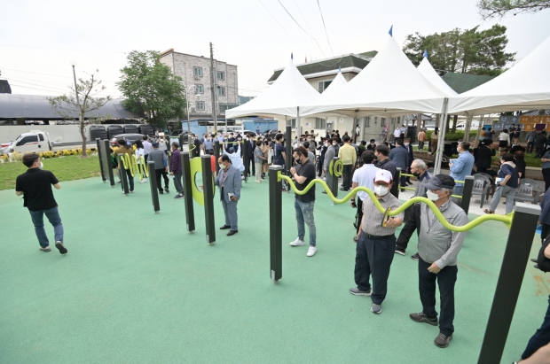 r공주시가 금성동 소재 춘수정에 조성한 어르신 놀이터