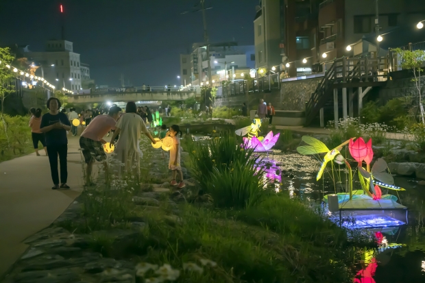공주 구도심 중심가를 흐르는 제민천