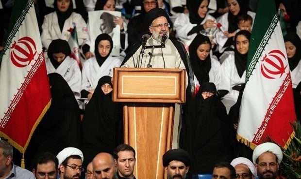 에브라힘 라이시 (Ebrahim Raisi) 신임 이란 대통령(사진 : 가운데/ 위키피디아)