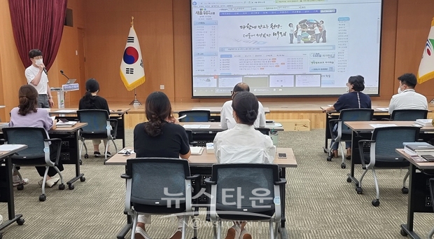 청양군 선배 공무원들이 후배들의 직무 능력 향상과 업무 효율을 높이기 위한 지식·경험 나눔에 나섰다.  e-호조(지방재정관리시스템)와 온나라 시스템 교육 등으로 후배들의 어려움과 궁금증을 풀어주고 있다.