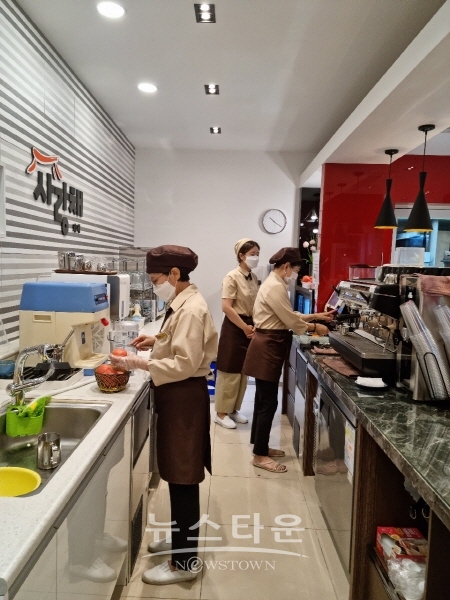 시니어 클럽 카페 운영 모습