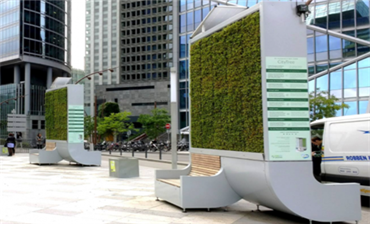 벤치에 활용한 스마트 이끼 벽(독일 Green City Solution사)
