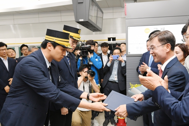 2019년 9월 시민의 기대속에 도시철도 김포골드라인 개통