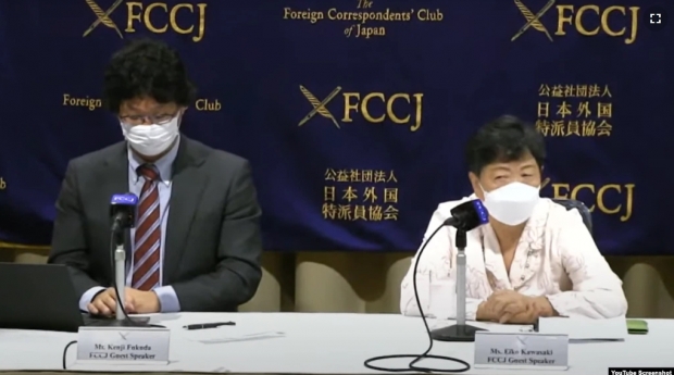 북한 정부를 상대로 일본에서 손해배상 청구 소송을 제기한 재일 한인 북송사업 피해자 가와사키 에이코(오른쪽) 씨와 후쿠다 켄지 변호사가 다음 달 14일 열릴 재판에 앞서 7일 기자회견을 하고 있다. 유튜브 캡처.