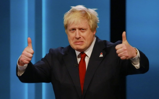 스코틀랜드는 잉글랜드보다 몇 주 일찍 8월 학교를 재개한 시점에 감염자 수가 급증했다. 하지만 현재는 감소로 변하고 있다. 스코틀랜드는 대중교통시설, 점포, 식당, 기타 공공시설에서 마스크를 의무적으로 착용해야 하며, 10월부터는 나이트클럽 등 사람이 많이 모이는 곳에서는 ‘백신여권’이 반드시 필요하다. 사진은 영국 보리스 존슨 총리 (사진 : 유튜브)